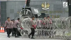 Blokade jalanan di depan mako Brimob kini sudah mulai dibuka. Situasi ini sejalan dengan kondisi di dalam lapas mako Brimob yang sudah kondusif.