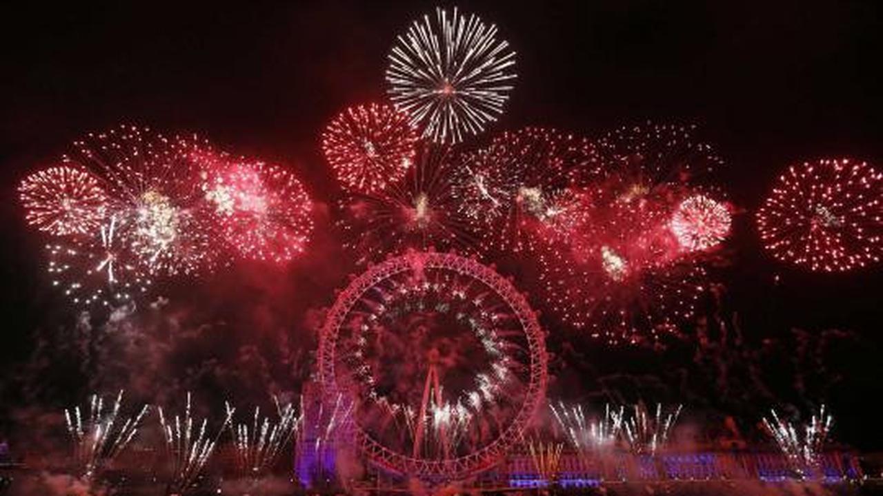 Pesta kembang api malam tahun baru di belahan dunia