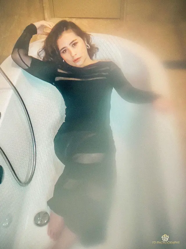6 Potret Menawan Prilly Latuconsina di Bathub Ini Curi Perhatian