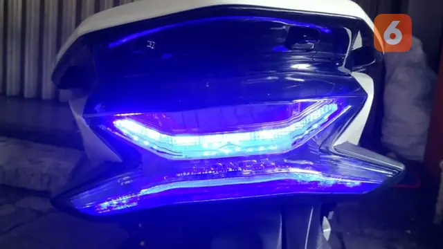 Lampu Belakang ala Hybrid Bikin Tampilan Honda PCX Makin Keren