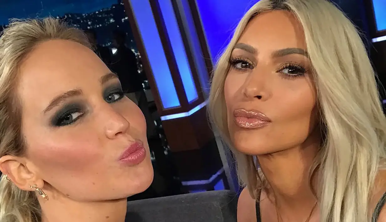 Walau terlihat akrab di berbagai kesempatan, Jennifer Lawrence tak tahu dia dianggap teman oleh Kim Kardashan atau tidak. (The Daily Beast)