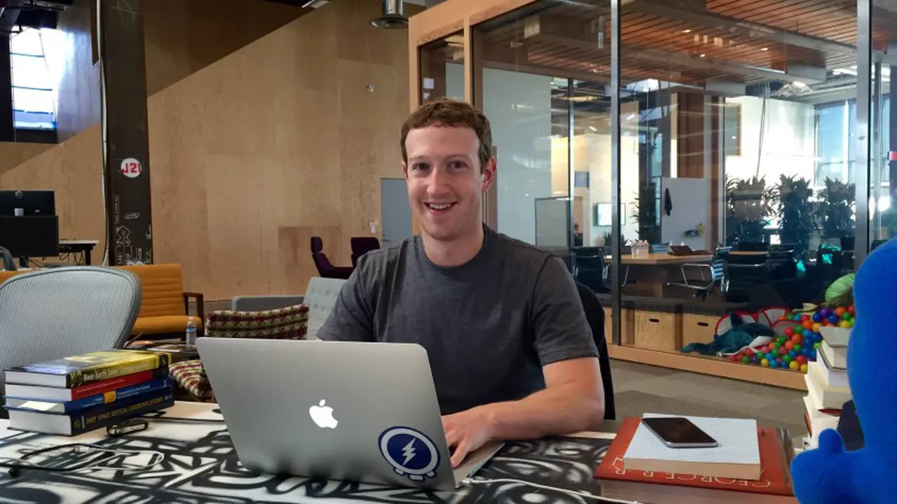 Romantis, Mark Zuckerberg Tulis Surat Cinta untuk Anaknya, Max