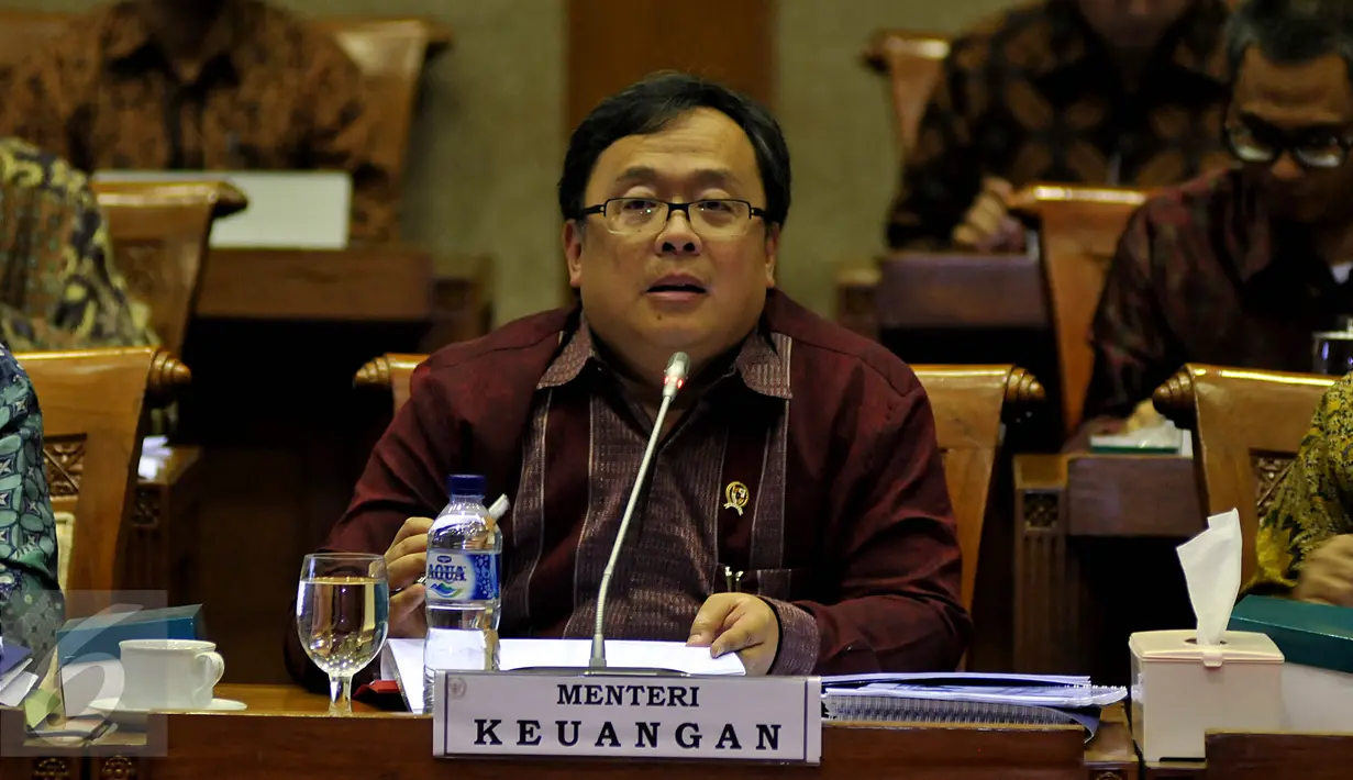 Menteri Keuangan Bambang Brodjonegoro mengikuti rapat kerja dengan Komisi XI di Komplek Parlemen Senayan, Jakarta, Selasa (6/10/2015). Rapat tersebut membahas rencana kerja dan anggaran Kementrian Keuangan tahun 2016. (Liputan6.com/Johan Tallo)