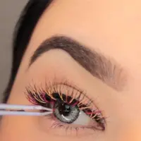 Bulu mata warna warni. (Instagram/fruzans_beauty).