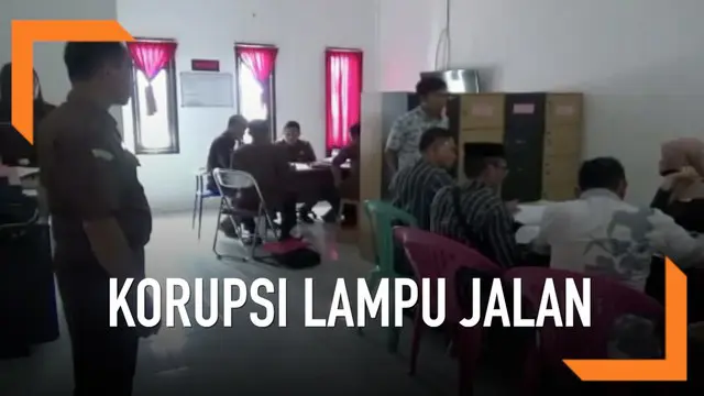 Kejaksaan Polewali Mandar Sulawesi Barat terus melakukan penyelidikan kasus dugaan korupsi pengadaan lampu jalan. Sejumlah kepala desa dipanggil untuk dimintai keterangan.