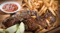 Sensasi Makan Makanan Restoran Ditemani Penguin di Jakarta