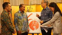 Ketua Umum PB INKANAS Badrodin Haiti (kedua dari kiri) bersama Public Relation PB INKANAS Ricky Muchtar (kiri) dan Dubes Jepang untuk Indonesia Masafume Ishii (kedua dari kanan) di kediaman Dubes Jepang, Rabu (13/12).