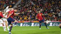 Robin Le Normand dari Spanyol mencetak gol pertama timnya pada pertandingan sepak bola kualifikasi grup A Euro 2024 antara Spanyol dan Georgia di Stadion Jose Zorrilla di Valladolid, Spanyol, Minggu, 19 November 2023. (AP Photo/Manu Fernandez)
