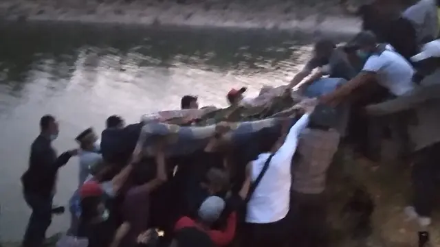 Penyambutan jenazah Jumhan alias Haji Permata di Pelabuhan Rakyat Tanjung Sengkuang, Batam. (Foto: Liputan6.com/Ajang Nurdin)