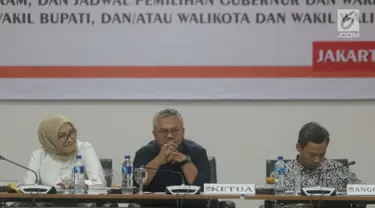Ketua KPU RI, Arief Budiman (tengah) saat Rapat Uji Publik Rancangan Peraturan KPU tentang Tahapan, Program dan Jadwal Penyelenggaraan Pemilihan Gubernur/Wakil Gubernur, Bupati/Wakil Bupati dan Walikota/Wakil Walikota tahun 2020 di Jakarta, Senin (24/6/2019). (Liputan6.com/Helmi Fithriansyah)