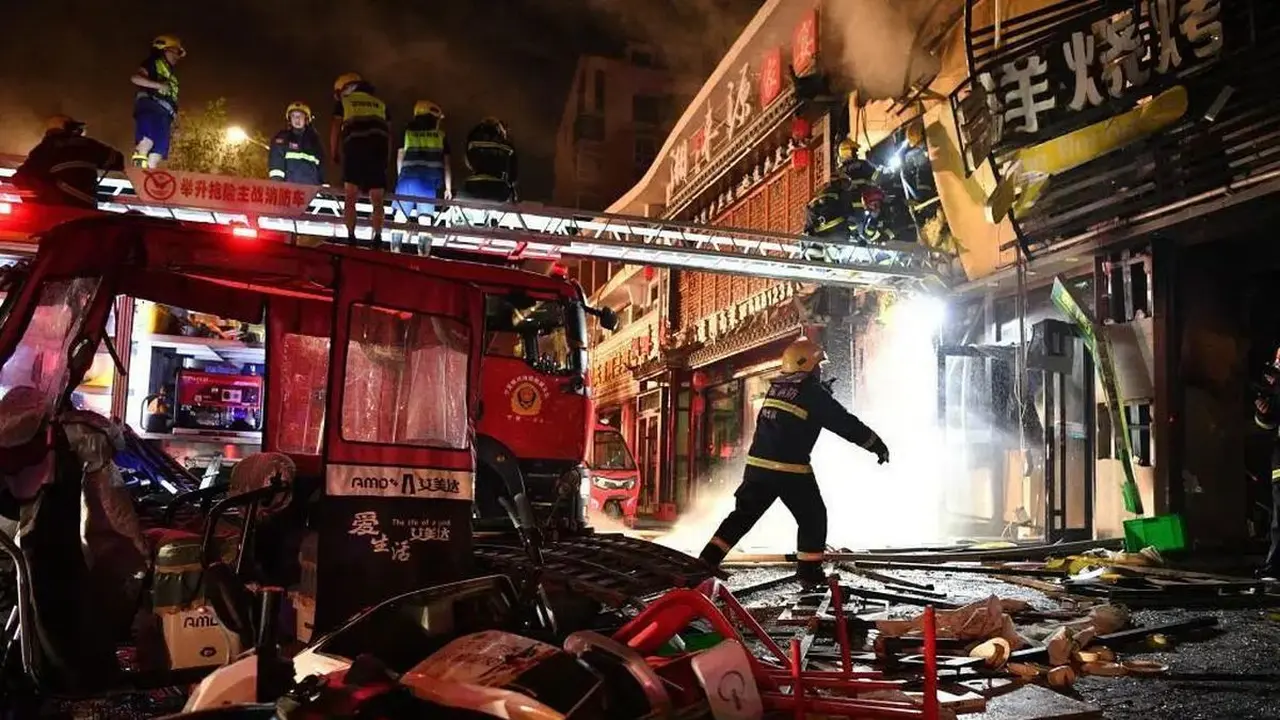 ledakan dari restoran barbecue di China