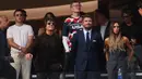 Pertandingan pembuka Grup D di Piala Dunia 2026 antara Amerika Serikat melawan Paraguay dihadiri mantan pesepak bola Inggris, David Beckham dan aktor Amerika Serikat, Tom Cruise. (AFP/Getty Images/Stu Forster)