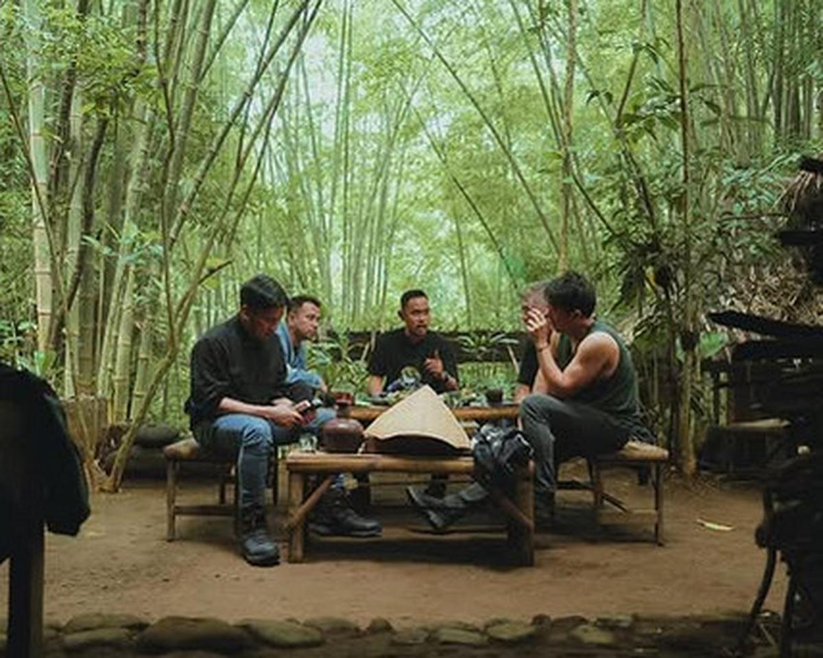 Potret Raffi Ahmad Kunjungi Tomboan Ngawonggo, Nikmati Suasana Unik Khas Pedesaan Bersama The Dudas Minus One