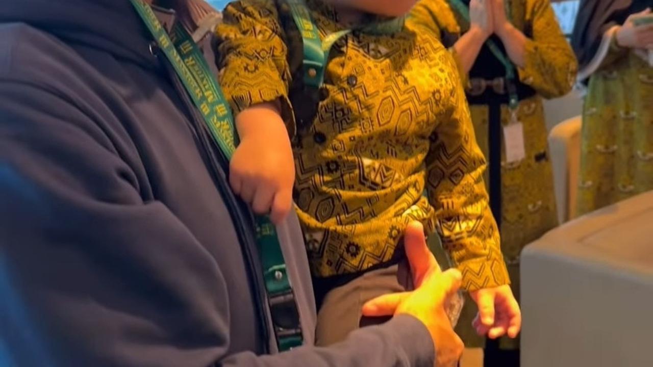 Rayakan Ulang Tahun Indra