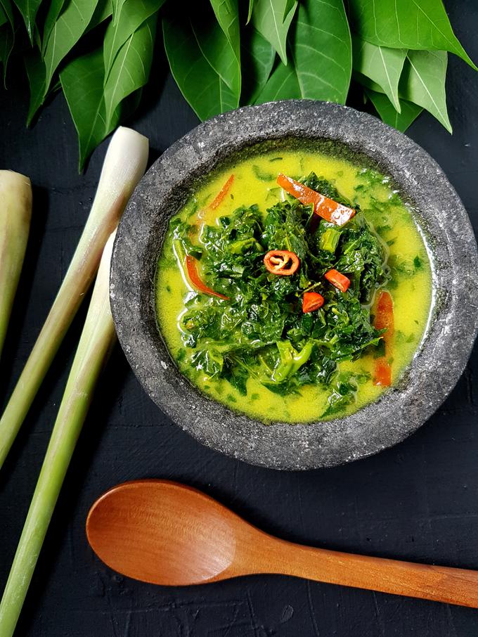 Cara memasak daun singkong agar tetap hijau dan tidak