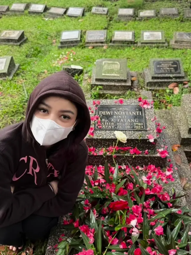 Regina Phoenix dan Okin