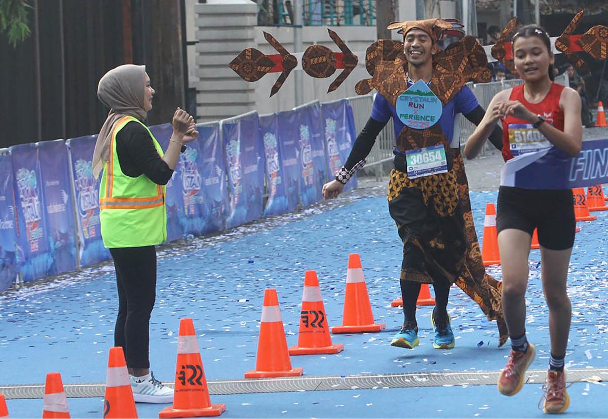 FOTO: Ribuan Pelari Ikuti Crystalin RunXperience 2025 di Lippo Mall Nusantara