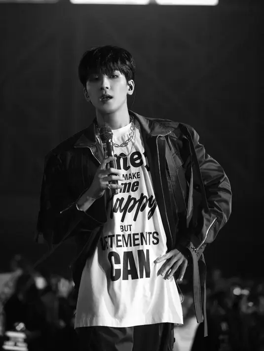 <p>Rapper SEVENTEEN ini dikenal dengan killing deep voice sukses membuat Carat (Fans SVT) terpesona dengan parasnya yang rupawan. (FOTO: instagram.com/everyone_woo/)</p>