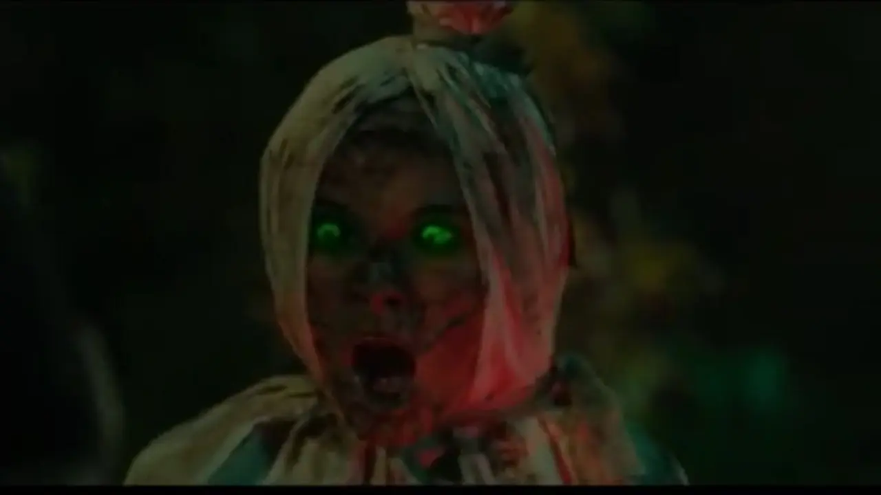 Acha Septriasa berperan menjadi pocong di Film Mumun