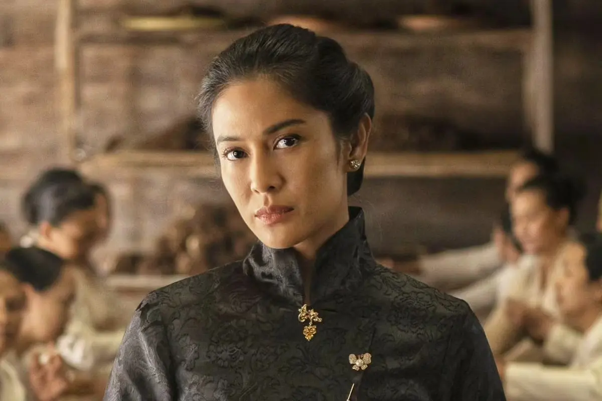 8 Gaya Artis Pakai Kebaya Janggan yang Kembali Tren Berkat Serial Gadis Kretek, dari Dian Sastro-Adinia Wirasti