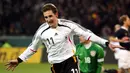 Miroslav Klose menjadi yang teratas dalam urusan gol untuk timnas Jerman, klose telah mencetak 71 gol bagi tim Panser, gol pertamanya terjadi pada 24 Maret 2001 dan gol terakhirnya pada 8 Juli 2014. (EPA/Franz-Peter Tschauner)