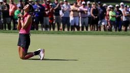 Ekspresi Michelle Wie setelah bola yang dipukulnya meleset dalam babak ketiga Turnamen Golf Wanita AS Terbuka di Lancaster Country Club, AS. (11/7/2015). (AP Photo/Frank Franklin II)
