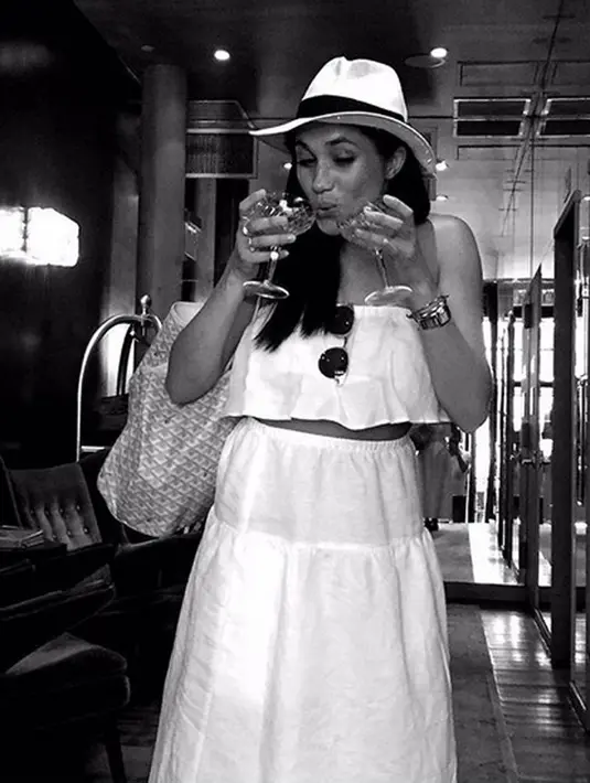 Meghan Markle yang menjadi sosok wanita incaran Pangeran Harry ternyata selalu mendapat kata-kata rayuan indah dari sang Pangeran. Menurut seorang sumber, Harry melakukan itu lantaran berusaha mendapatkan hati Meghan. (Instagram/Meghanmarkle)