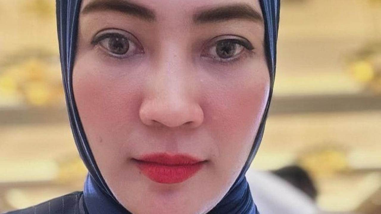 Sosok dan Perjalanan Cinta Steffy Burase dengan Irwandi Yusuf<br>