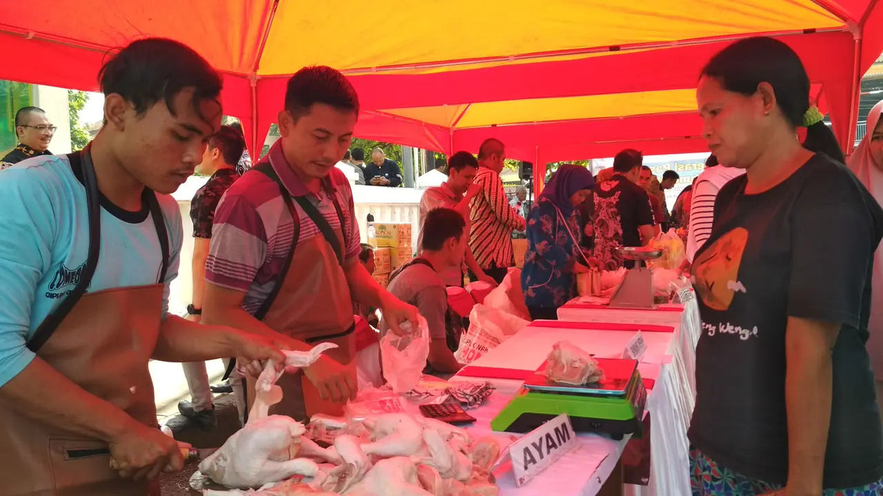 Pedagang Pasar Datangi Tenda Operasi Pasar Kota Cirebon, Ada Apa?