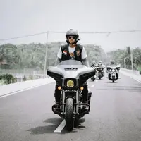 Arya Saloka sibuk touring bareng geng motor [instagram/arya.saloka]