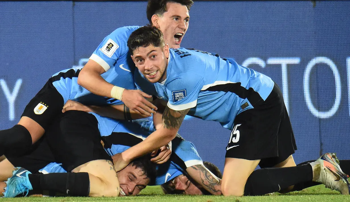 Hasil imbang laga antara Uruguay dan Kolombia tidak bertahan lama setelah Manuel Ugarte mencetak gol kemenangan La Celeste pada menit ke-90+11. (DANTE FERNANDEZ/AFP)