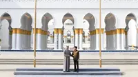 Simak fakta menarik seputar Masjid Raya Sheikh Zayed Solo berikut ini. (instagram/jokowi)