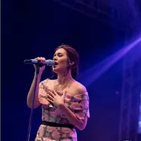 Penyanyi Raisa Andriana tidak lama lagi akan melepas masa lajangnya. Minggu, 03 September Raisa akan dipersunting Hamish Daud. Meski pernikahan tinggal menghitung hari, ia juga terlihat masih kerja. (Instagram/nareend)