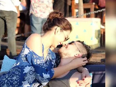 Tyas Mirasih sepertinya sedang dimabuk cinta. Aneka foto mesra bersama sang pacar, Raiden Soedjono kerap dipajang di akun instagramnya. (www.instagram.com/tyasmirasih)