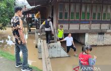 Ratusan Rumah Warga di OKU Terendam Banjir Setinggi Satu Meter, Aktivitas Lumpuh Total