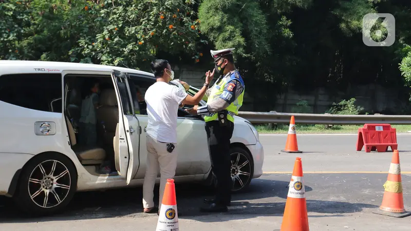 Suasana Pos Penyekatan Arus Mudik di Tol Cikarang Barat