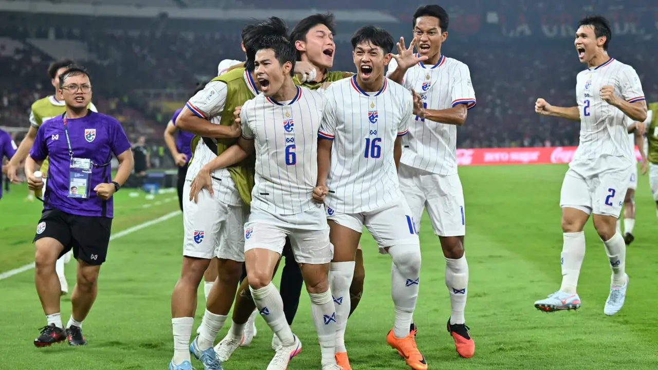 Sarach Yooyen, Iklas Sanron, Timnas Thailand