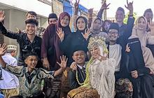 Di Tengah Banjir Selutut, Sandi Tetap Ijab Kabul dengan Salma
