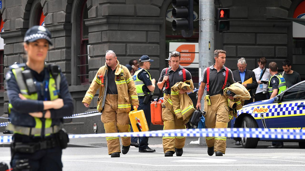 20170120-Mobil Tabrak Pejalan Kaki di Melbourne-Australia