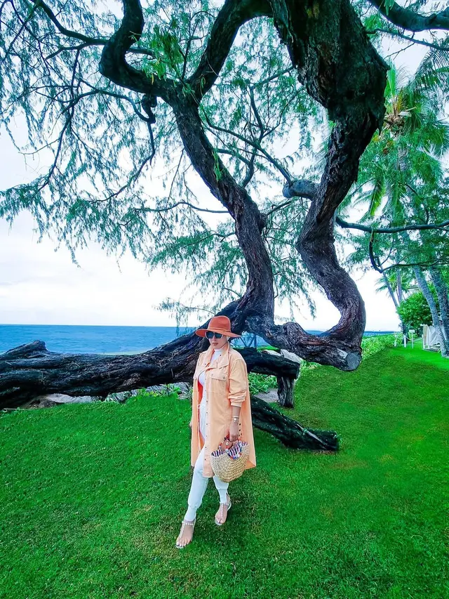 Outfit Liburan di Pantai Ala Syahrini