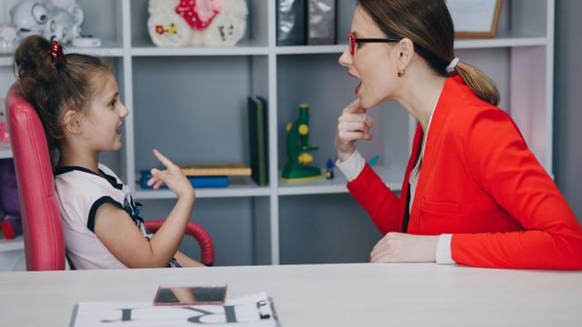 Ilustrasi pembelajaran bersama anak autis