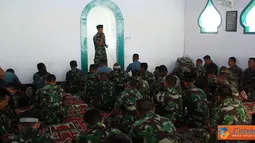 Citizen6, Surabaya: Dalam kegiatan Kultum ini, untuk penceramah di pimpin oleh Anggota Batalyon Howitzer-1 Mar, dan dilakukan secara bergantian pada tiap harinya, dengan tema berbeda pula. (Pengirim: Budi Abdillah).