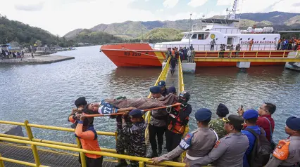Tim SAR Gabungan Selamatkan Ratusan Penumpang KMP Putri Yasmin di Selat Lombok