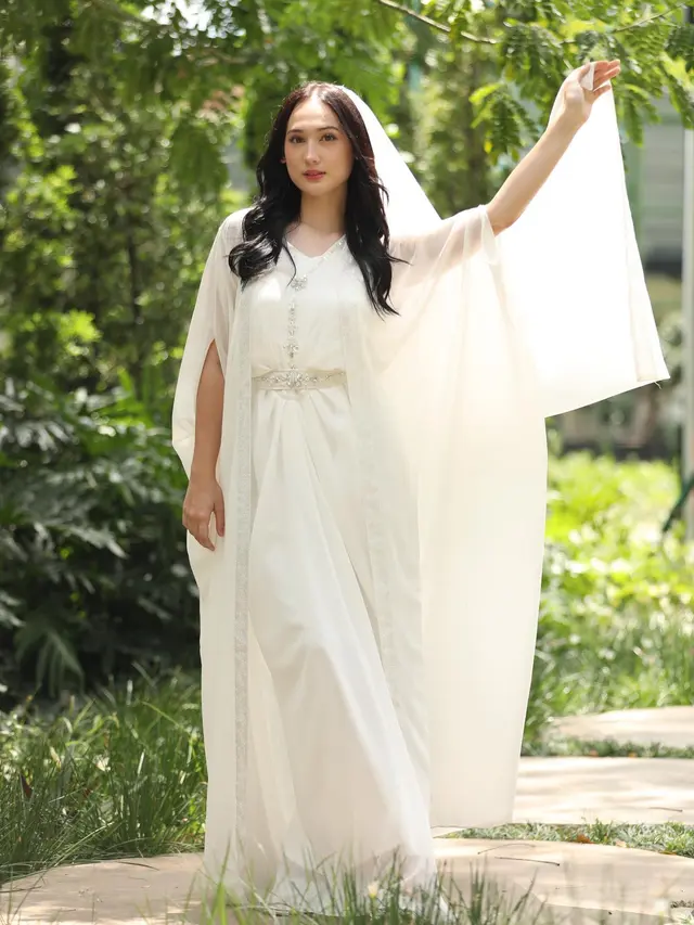 Makin Menawan, 5 Pemotretan Laura Moane dengan Tema Dreams in White yang Curi Perhatian