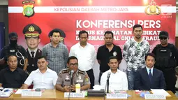 Kabid Humas Polda Metro Jaya, Kombes Pol. Argo Yuwono, menyampaikan keterangan terkait kasus penipuan lewat telepon atau phone fraud di Polda Metro Jaya, Jakarta, Senin (31/7). (Liputan6.com/Immanuel Antonius)