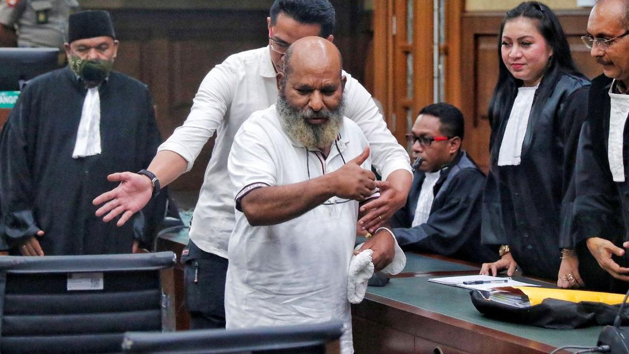 Untuk informasi, Gubernur nonaktif Papua Lukas Enembe ditetapkan menjadi tersangka kasus suap dan gratifikasi pada 14 September 2022 lalu.<br>