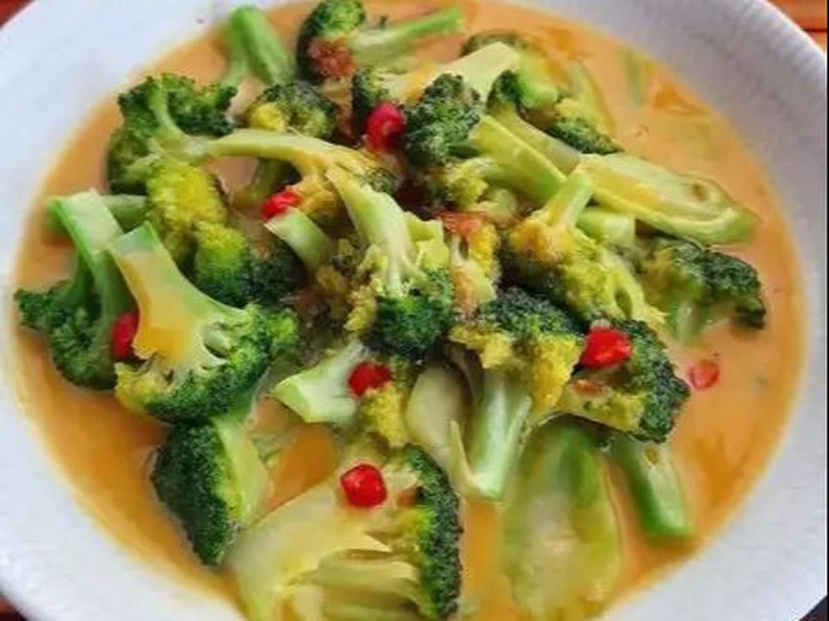 7. Brokoli Saus Telur Asin