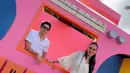Meski terpaut usia 10 tahun lebih muda, Maxime Bouttier terlihat menunjukkan keseriusannya menjalin ikatan asmara dengan Luna Maya. Keseruan pesta ulang tahun Luna Maya ini semakin istimewa berkat kehadiran Maxime Bouttier.  (Liputan6.com/IG/lunamaya)