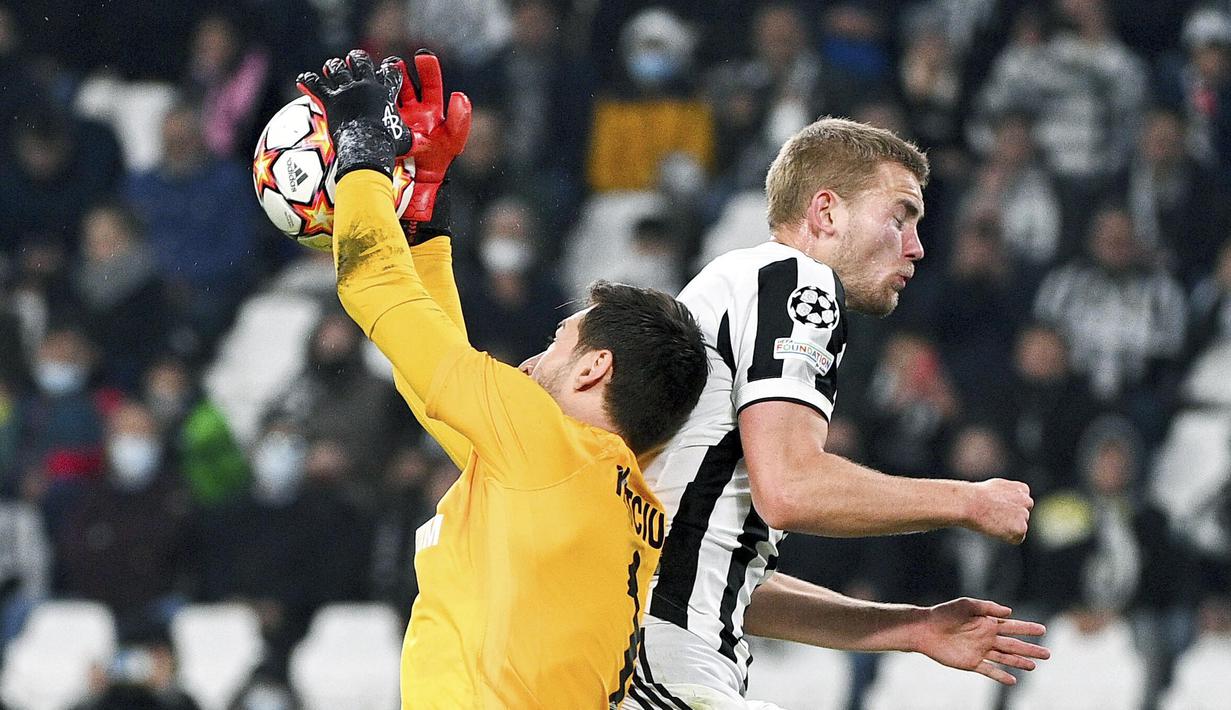 Empat kemenangan beruntun di fase grup memastikan Nyonya Tua menggenggam tiket ke babak 16 besar Liga Champions. (AP/Marco Alpozzi)