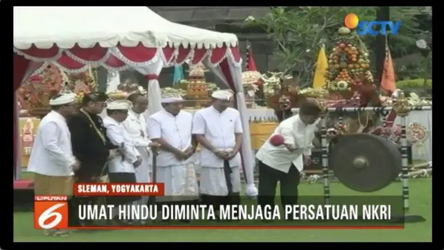 Menag Lukman Hakim hadiri upacara umat Hindu tuwur kangsa di Candi Prambanan, Sleman, Yogyakarta.